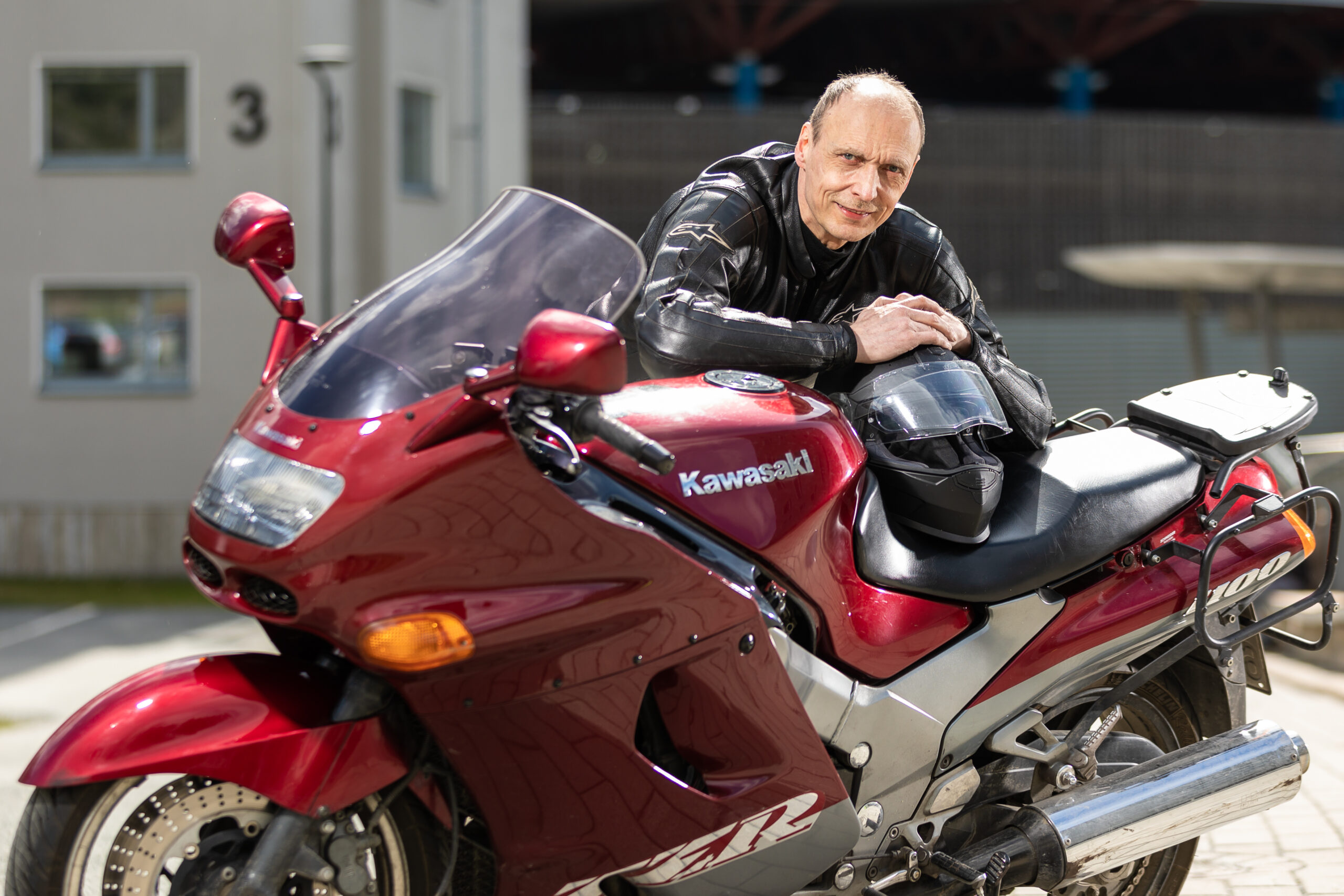 Radiologi Sakari Kainulainen Kuopion Yliopistollisen sairaaralan pihalla 19. toukokuuta 2020. Kuva: Mari Waegelein